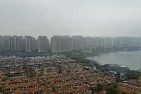 #幸福里性价比好房推荐 尹山湖一线湖景房，三开间朝南，146平四房图片