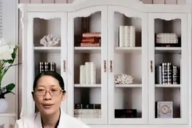 指甲断裂或出现裂缝是怎么回事？如何针对治疗？视频封面