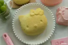 一烤成型的HelloKitty戚风蛋糕，要怎么做？图片
