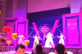 多才多艺的伴郎和伴娘，婚礼上这支舞蹈，跳得太好了