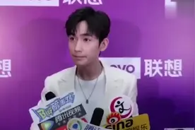 朱一龙采访：被问是否看出冯绍峰和赵丽颖关系，他的回答我笑了视频封面