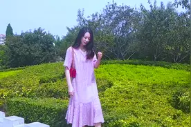 草原之花乌兰图雅为她的情哥哥唱一首歌，美美的草原风，好听极了