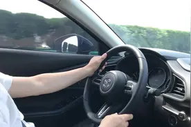 马自达CX30提车就干高速1000公里！又稳又准！视频封面