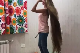 女神长发长到小腿长上，披着头发的时候，太美太有气质了视频封面