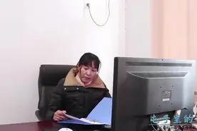 农村姑娘考上清华没钱上，老板好心资助，5年后公司破产她出现了视频封面