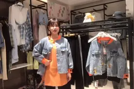 五一出行穿搭推荐，亮色内搭活泼有朝气，牛仔外套时尚更洋气视频封面