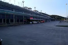 实拍攀枝花南站动车开通了，攀枝花人出行终于迎来了高速动车时代视频封面