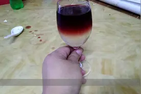 端午节在家吃饭研究一种新的喝红酒调制方法视频封面