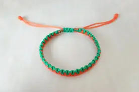 雀头结手链编织过程，橙色和绿色搭配，感觉非常的清新好看视频封面