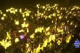 蔡徐坤化身音乐精灵，携原创歌曲《重生》舞台首唱，魅力十足~