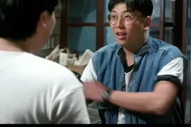 男子被异类咬到胳膊，整个手臂腐烂不堪，而且没有痛觉