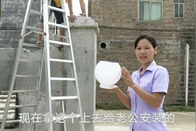 老公花70块钱买了2盏太阳能灯，装在大门口两旁，好看又大气视频封面