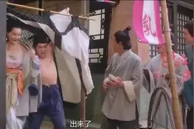 尴尬的瞬间，这个剧情确实比较尴尬