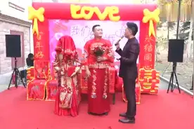 安徽小伙娶个四川新娘，新娘长得很漂亮，新郎乐得合不上嘴视频封面