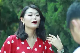 你知道什么水果最土么，我：不知道，杨梅啊。。。。。视频封面
