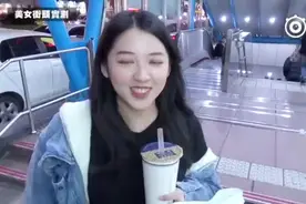 街头访问，原来女朋友想要男朋友送这样的内衣。[doge]