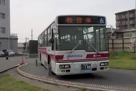 实拍公交车科目二过S弯，为啥要A1才能开，知道了吗？视频封面