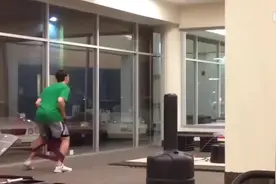 有点沙雕！来看看健身房那些瞎胡练合集 到底再练什么？