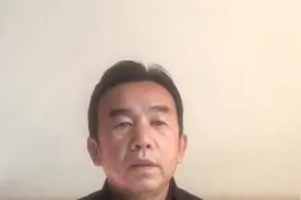 新房装修正在流行的四种新型地板，铺设在客厅卧室和露天阳台视频封面