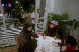 小伙和岳母打麻将一直输，岳母以为他不会玩，不料小伙才是真高手视频封面