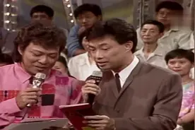 龙兄虎弟：成都青少年杂技团登台表演柔术滚杯视频封面