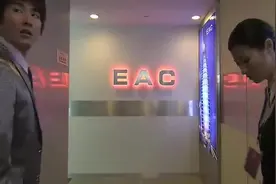 公司夹道欢迎总经理，谁知美女一看到总经理，惊讶的大叫一声！视频封面