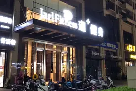 来看看南宁最高端健身房长啥样？每天晚上都有很多型男靓女来健身视频封面