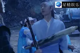陈情令：现场嗨到爆！肖战跳舞过分妖娆，王一博直接看呆了！视频封面