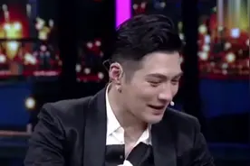 严屹宽心疼女儿发烧生病 字里行间尽显满满父爱视频封面