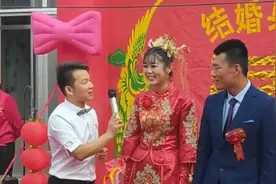 主持人问新郎官新娘是谁的娘？新郎官的回答，让全场爆笑！