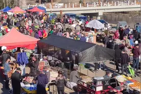 东北小城3点就天亮了，早市人多真热闹，看看都有什么是你想吃的