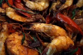 洋葱爆虾好吃做法，鲜香入味一人吃一大盘，一看就会5分钟做好