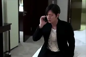 心机女故意穿睡衣睡在总裁的床上视频封面