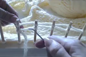 简易的编织器带你织出漂亮的毯子，快给你家萌娃厚实的毛毯