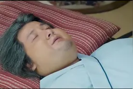 300斤的胖子娶了个，漂亮的日本老婆，朋友看后一脸妒忌！视频封面