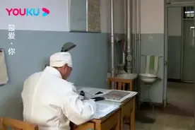 男子出车祸，不料受伤的部位太尴尬，男子一到晚上就躲媳妇！视频封面
