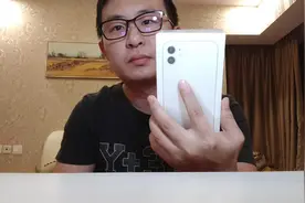 苹果Iphone11开箱上手，为了眼睛我选LCD！视频封面