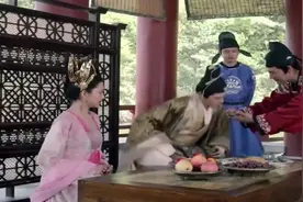 妻子一直不打扮，没想到一打扮，男子看愣了！原来老婆那么美