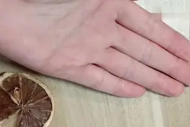 女人手指短有抵挡不住好运势，让人羡慕的物质生活，属于享福的命视频封面