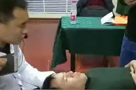颈椎手法牵引复位动作详解