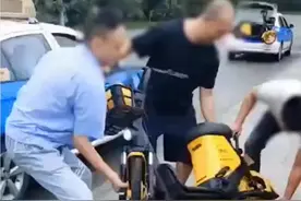 四川德阳广汉出租车司机这样对待街头的共享电瓶车，你怎么看？视频封面
