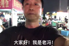 武汉市湖北经济学院夜市烧烤摊，生意火爆，老板脾气也大视频封面