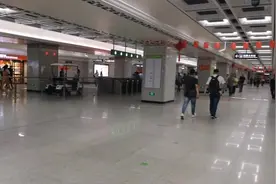 从武昌火车站到湖北大学，坐的是地铁7号线视频封面