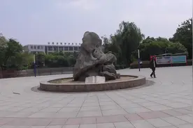 安徽滁州的小众景点之一，莲心湖公园，在火车站对面，风景挺漂亮