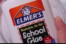 男生给女友做的撕拉口红，竟然跟商场里卖的一样，一点都不掉色呢