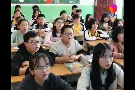 别人家的学校！全班集体合唱《可不可以》，好震撼！视频封面