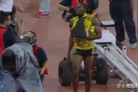 博尔特跑过全世界，却被中国摄影师给撂倒了，阴沟里翻船了啊视频封面