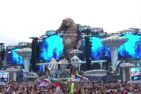 抖腿教主Alan Walker万人合唱《The Spectre》燃爆了！