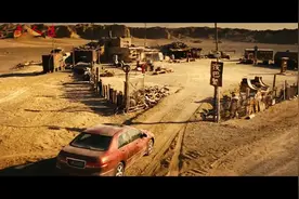 无人区  徐峥：什么？加油要1500？老汉：捆绑销售，加油只要300