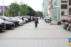 帅哥吃个饭，能联想到初恋女友，是菜太好吃，还是男人心太软？